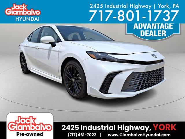 Used 2025 Toyota Camry SE FWD image 1