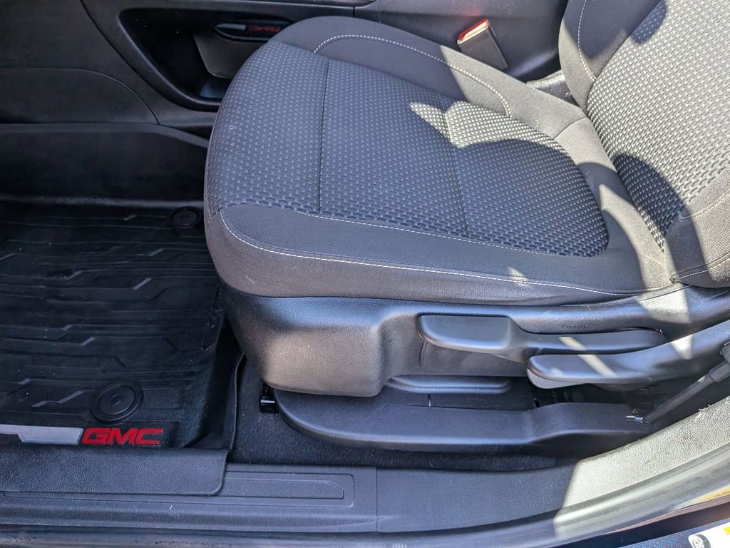 Used 2021 GMC Acadia SLE image 13