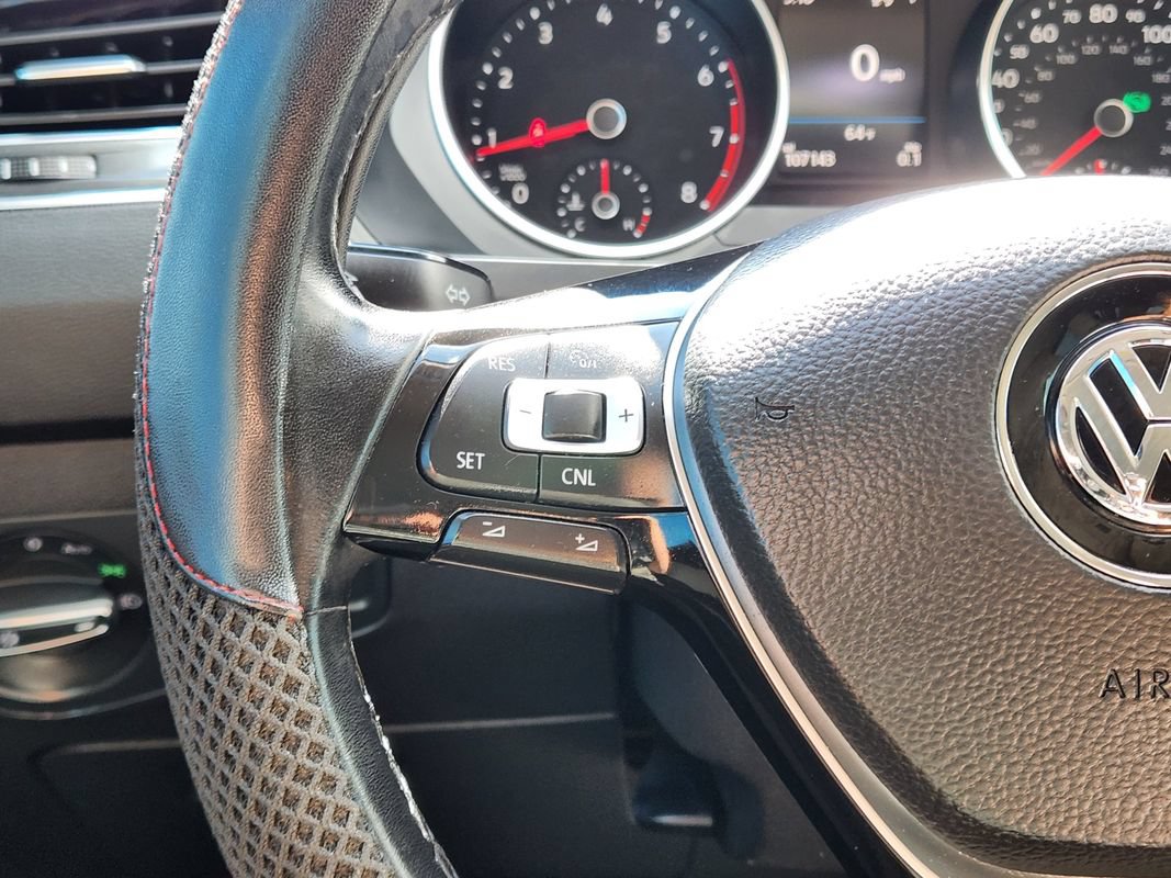 Used 2018 Volkswagen Tiguan SE AWD/4WD image 30