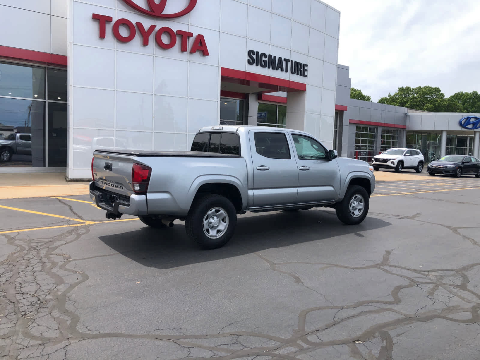 Used 2022 Toyota Tacoma SR AWD/4WD video 2