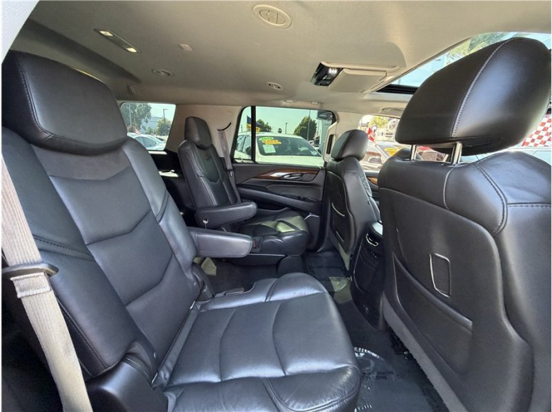 Used 2017 Cadillac Escalade Premium Luxury RWD image 28