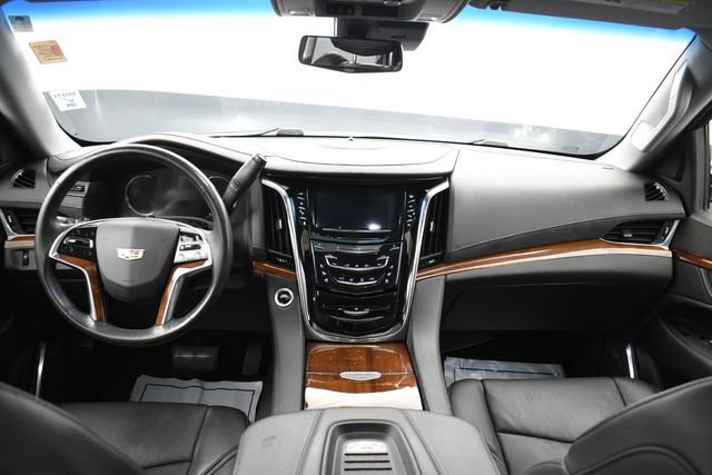 Used 2018 Cadillac Escalade Luxury AWD/4WD image 10