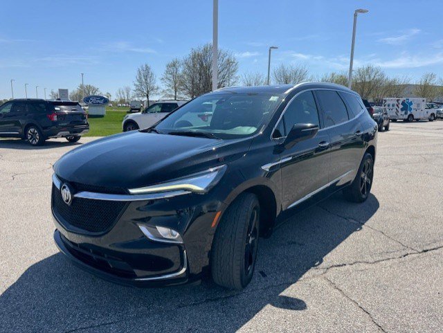 Used 2023 Buick Enclave Essence w/ Experience Buick Package image 3