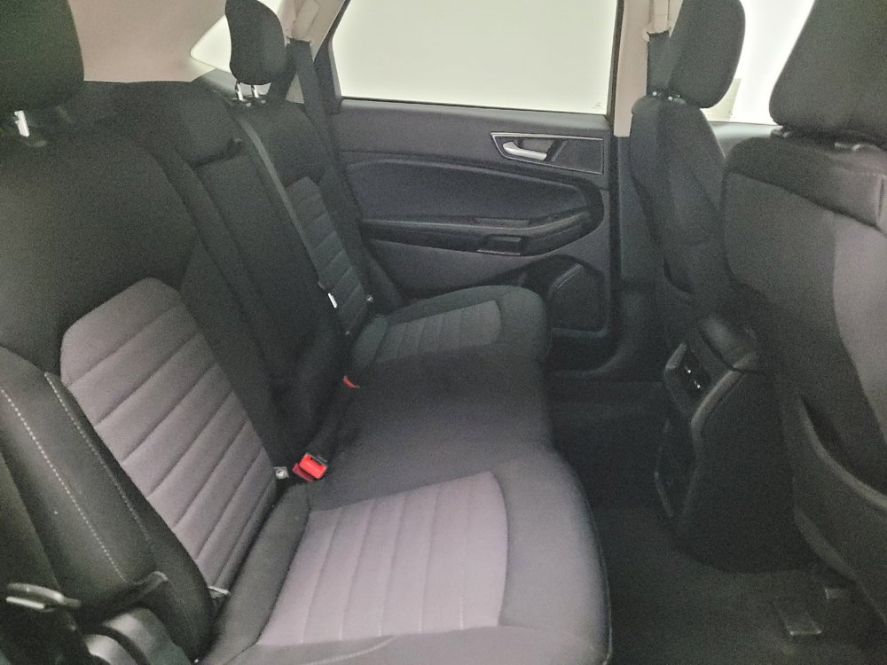 Used 2021 Ford Edge SE image 19