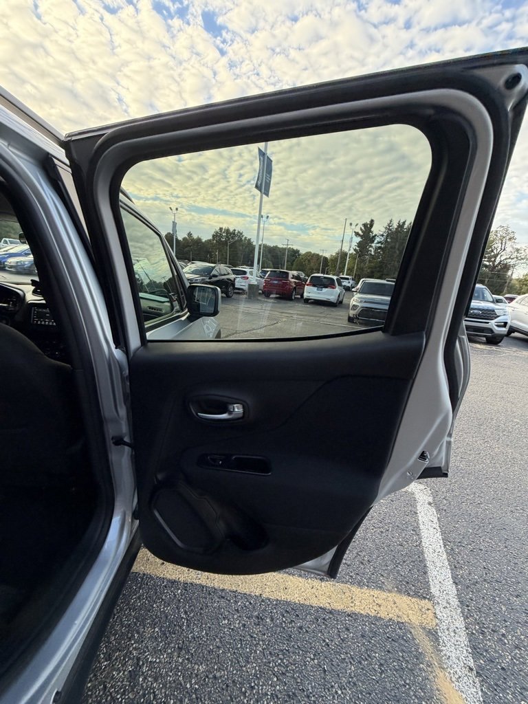 Used 2020 Jeep Renegade Latitude image 13