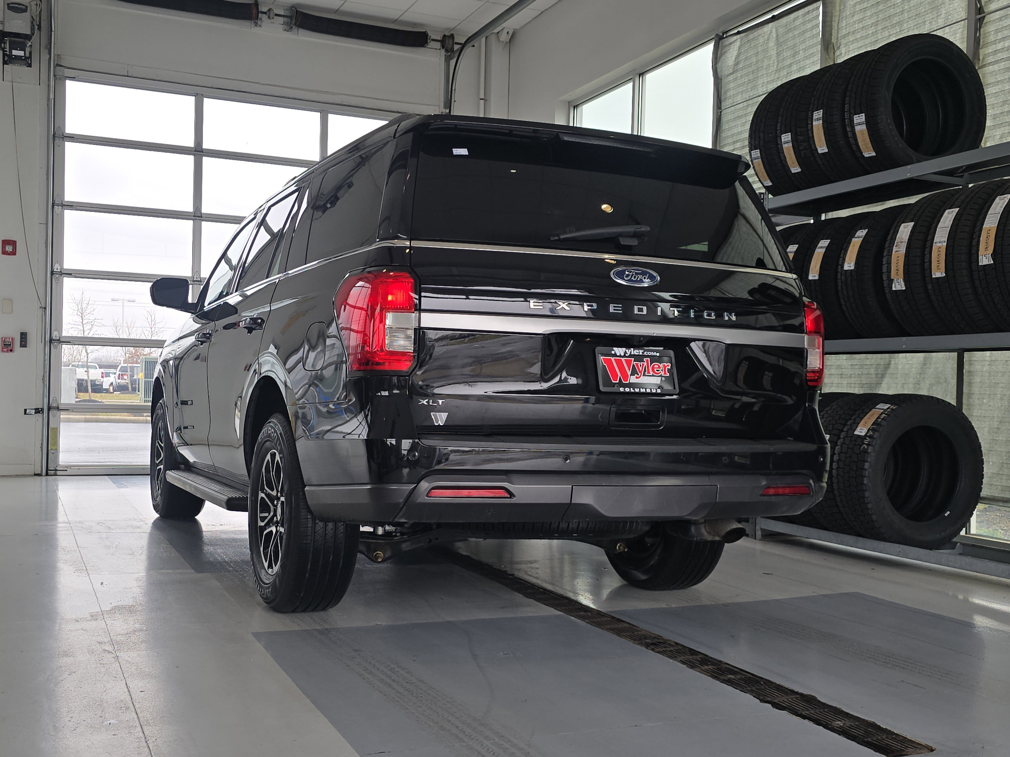 Used 2022 Ford Expedition XLT AWD/4WD image 6