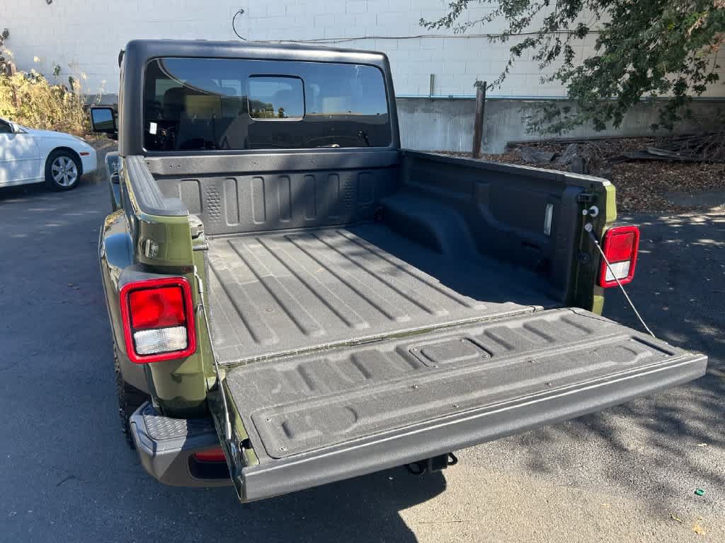 Used 2023 Jeep Gladiator Sport AWD/4WD image 21