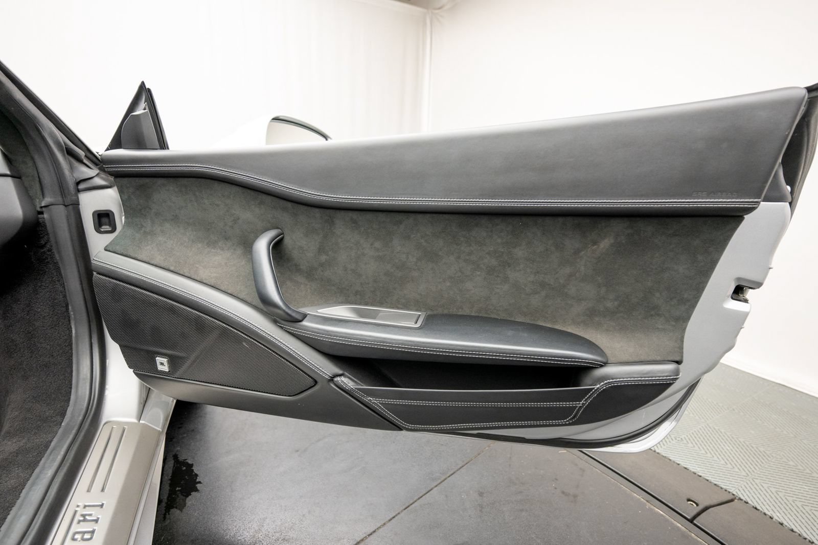 Used 2012 Ferrari 458 Spider RWD image 40