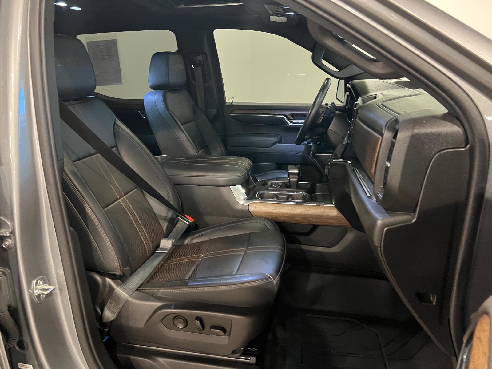 Used 2023 Chevrolet Silverado 1500 High Country w/ High Country Premium Package image 37