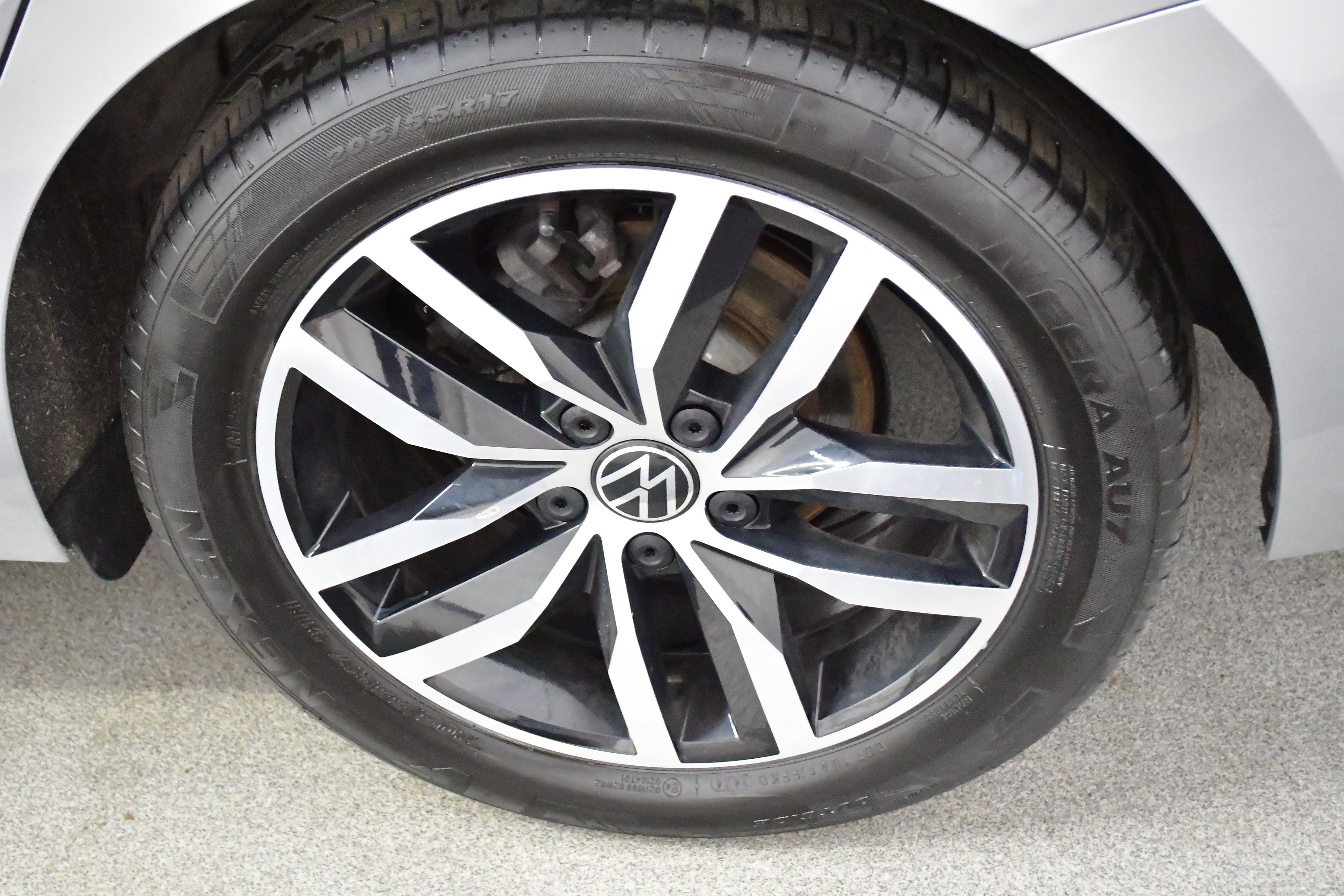 Used 2025 Volkswagen Jetta SE image 33