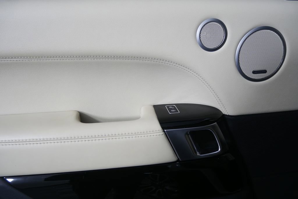 Used 2016 Land Rover Range Rover Supercharged image 12