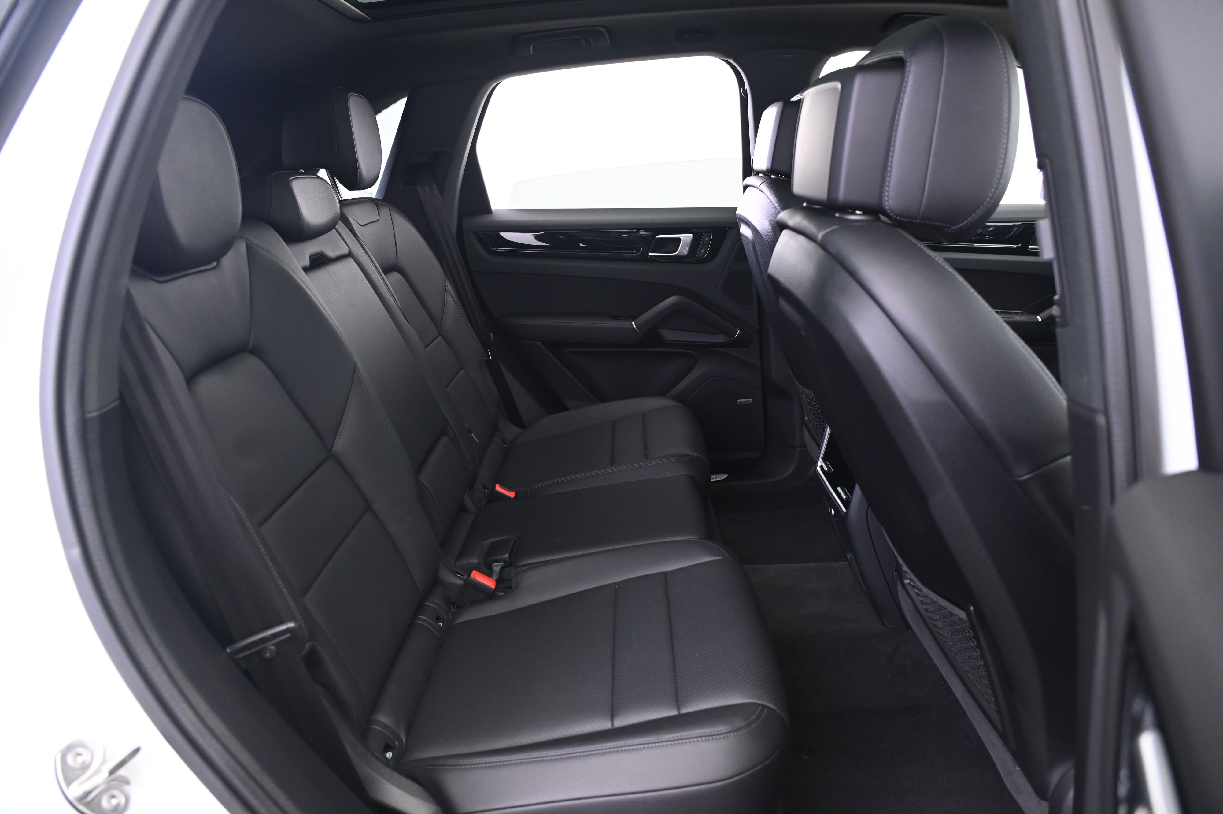 Certified 2022 Porsche Cayenne E-Hybrid image 18