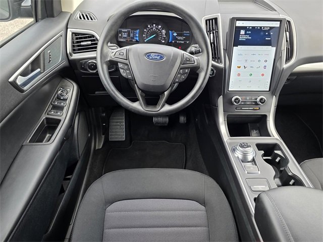 Used 2024 Ford Edge SE w/ Black Appearance Package image 11