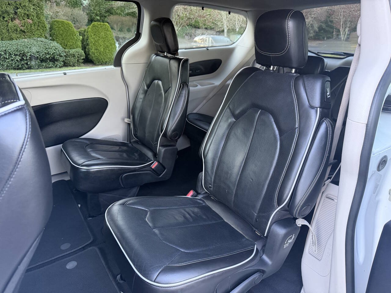Used 2022 Chrysler Pacifica Limited FWD image 22