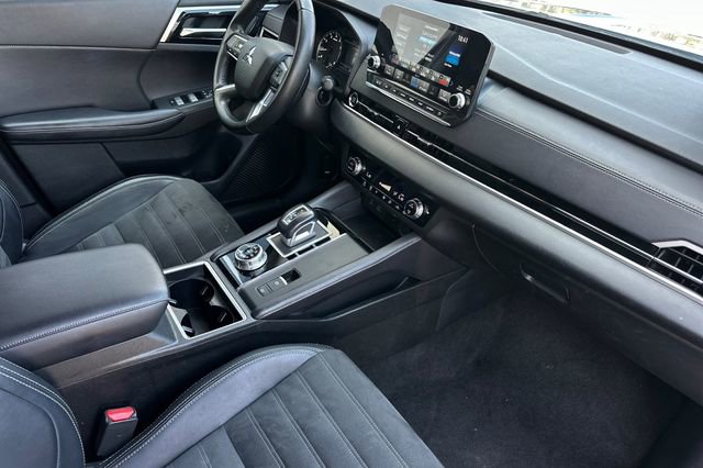 Used 2024 Mitsubishi Outlander SE image 19