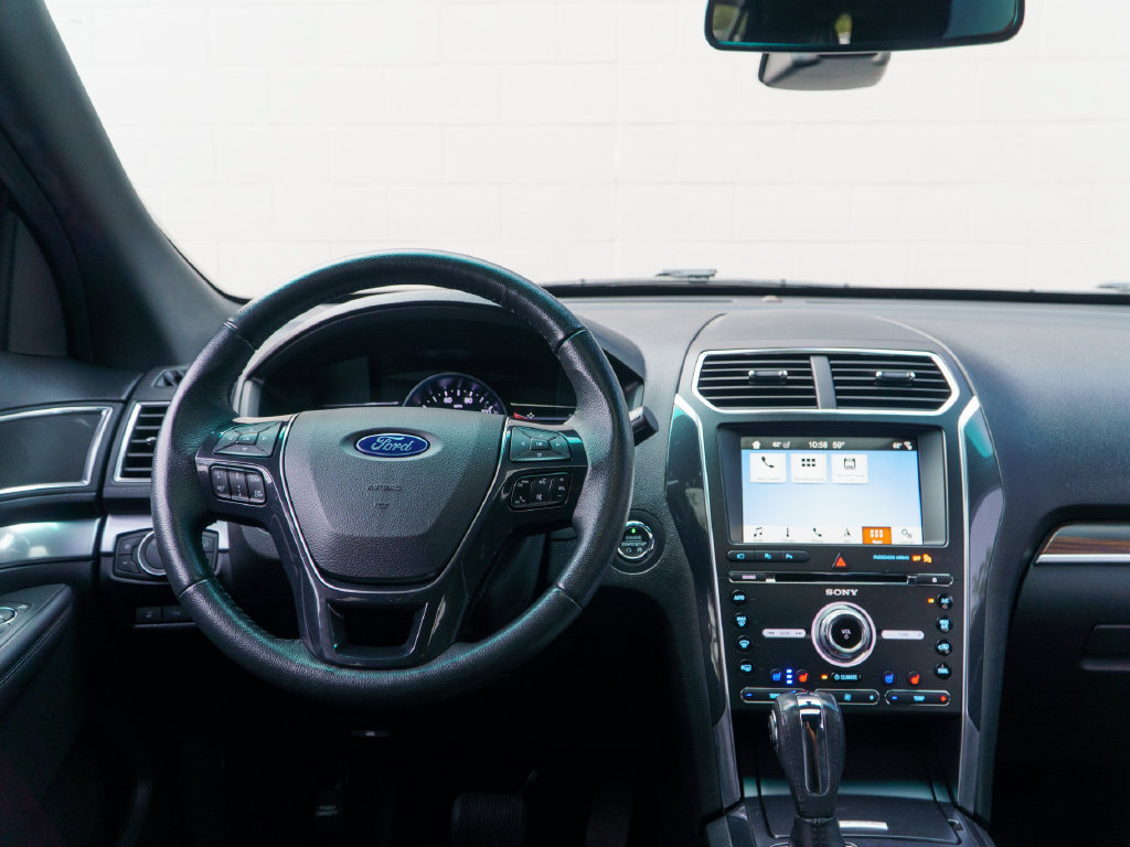 Used 2018 Ford Explorer Limited w/ Equipment Group 301A AWD/4WD image 23