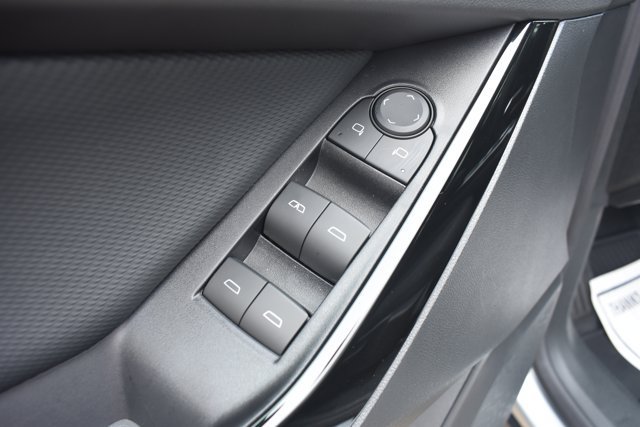 New 2027 Chevrolet Equinox LT w/ Safety and Technology Package FWD image 12