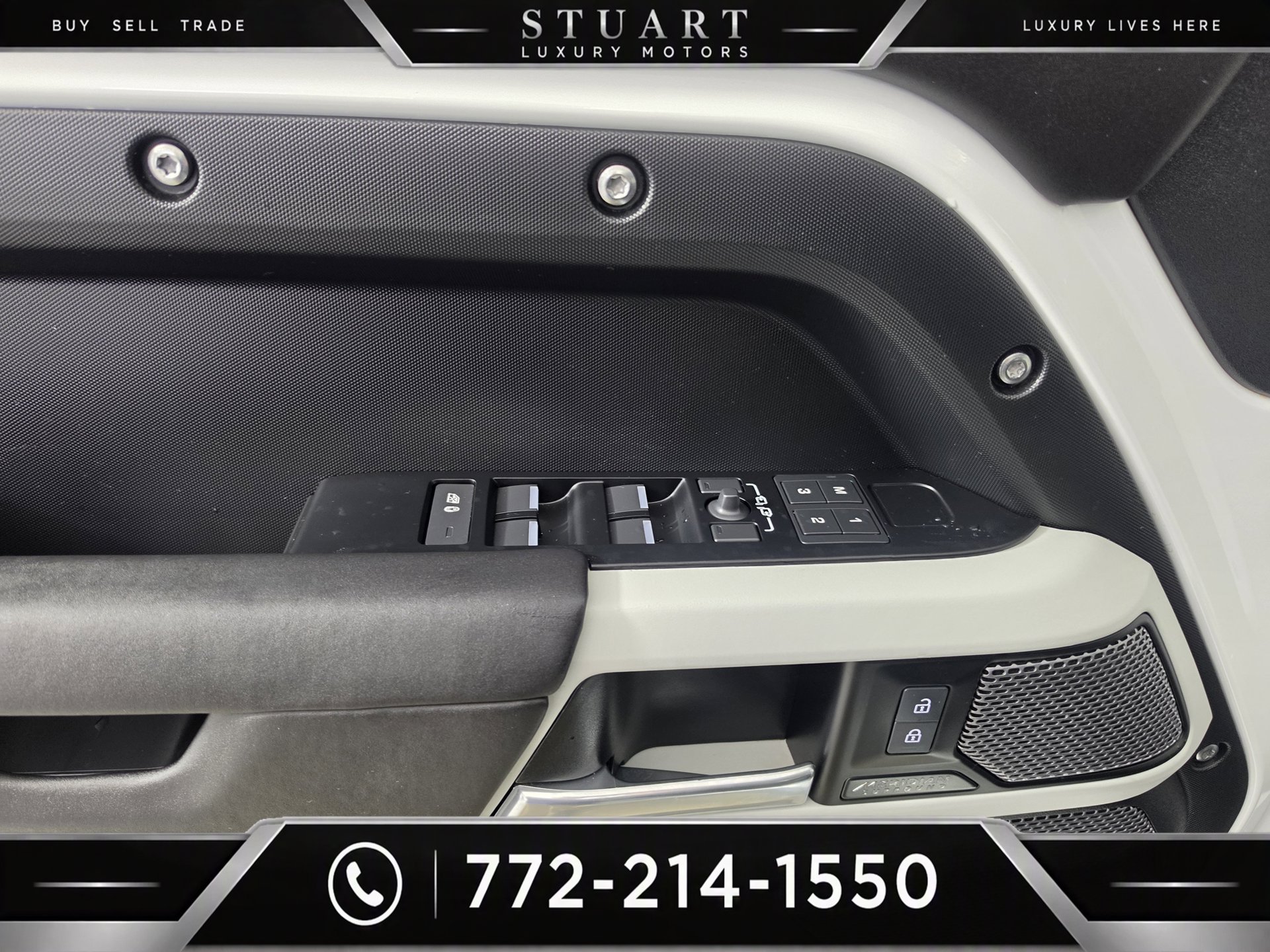 Used 2024 Land Rover Defender 110 X-Dynamic SE AWD/4WD image 8