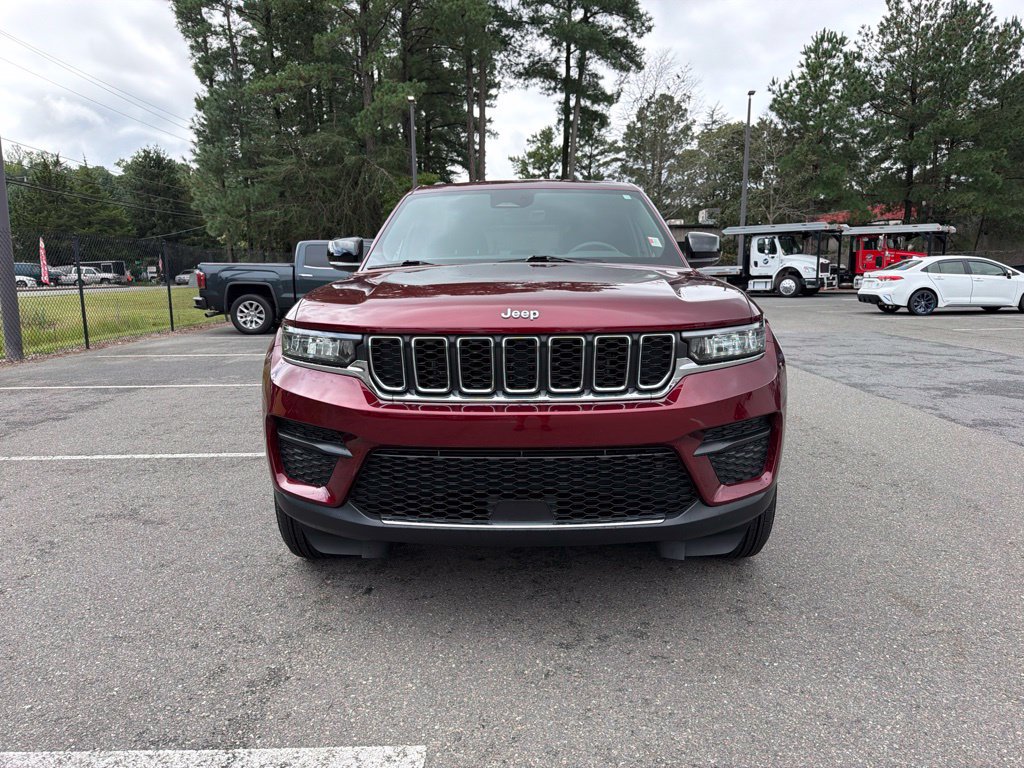 Used 2025 Jeep Grand Cherokee Laredo X w/ Luxury Tech Group I AWD/4WD image 3