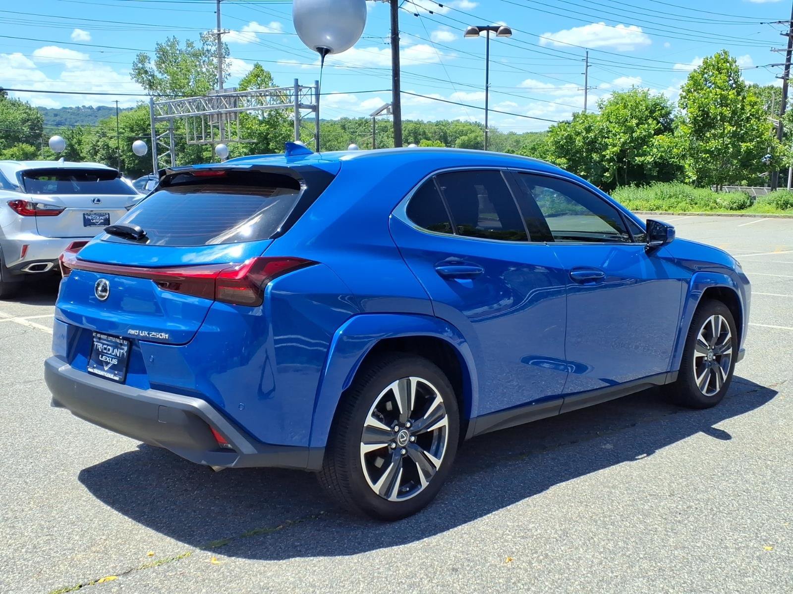 Used 2024 Lexus UX 250h AWD w/ Premium Package image 7