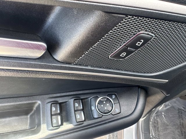 Used 2024 Ford Edge SEL image 11