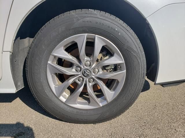Used 2024 Toyota Sienna XLE FWD image 27