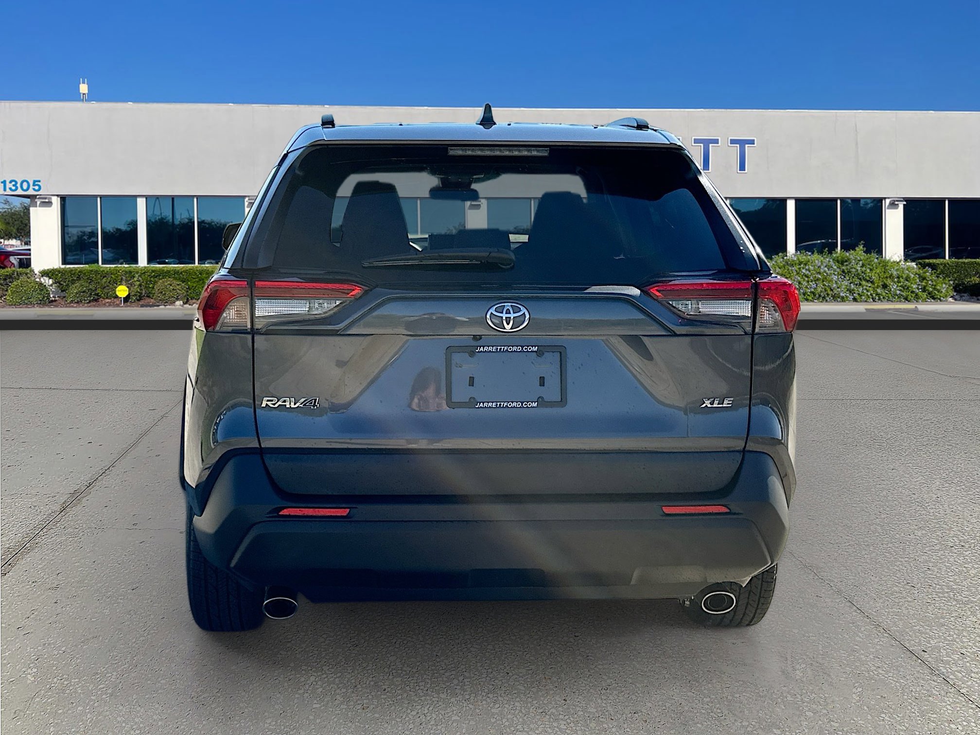 Used 2023 Toyota RAV4 XLE w/ Convenience Package image 6