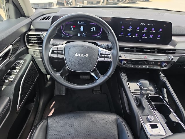 Certified 2025 Kia Telluride S FWD image 8
