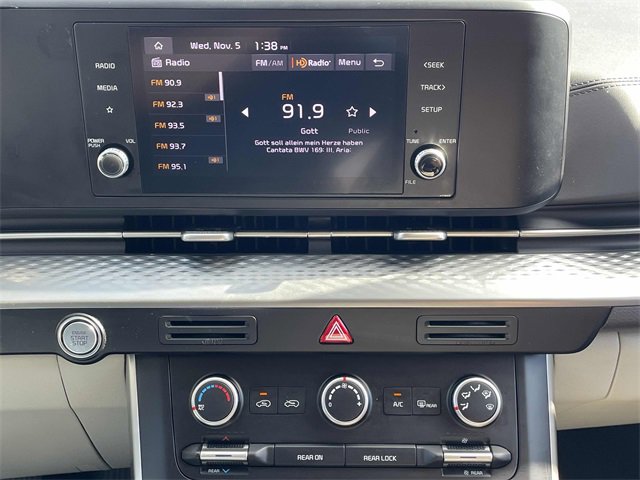 Used 2024 Kia Carnival LX image 11