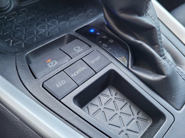 Used 2020 Toyota RAV4 XLE w/ Convenience Package FWD image 13