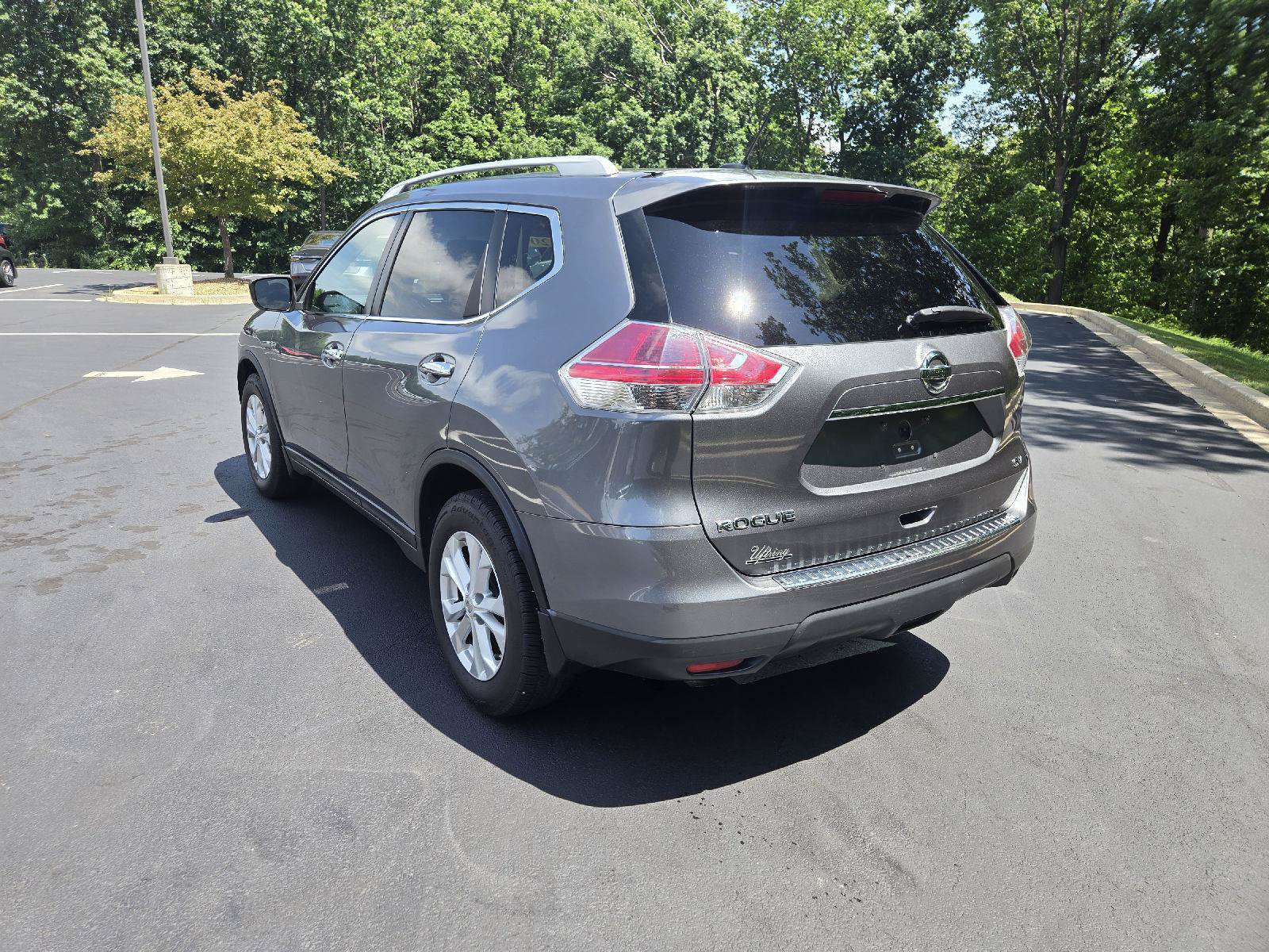 Used 2015 Nissan Rogue SV w/ SV Moonroof Package FWD image 6