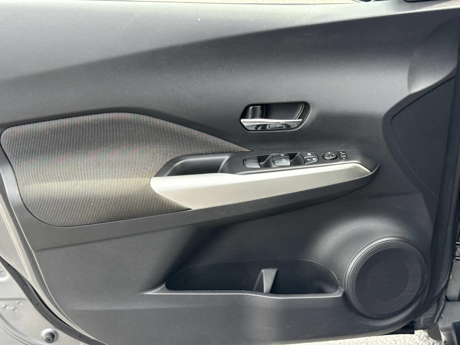 Used 2019 Nissan Kicks SV FWD image 23