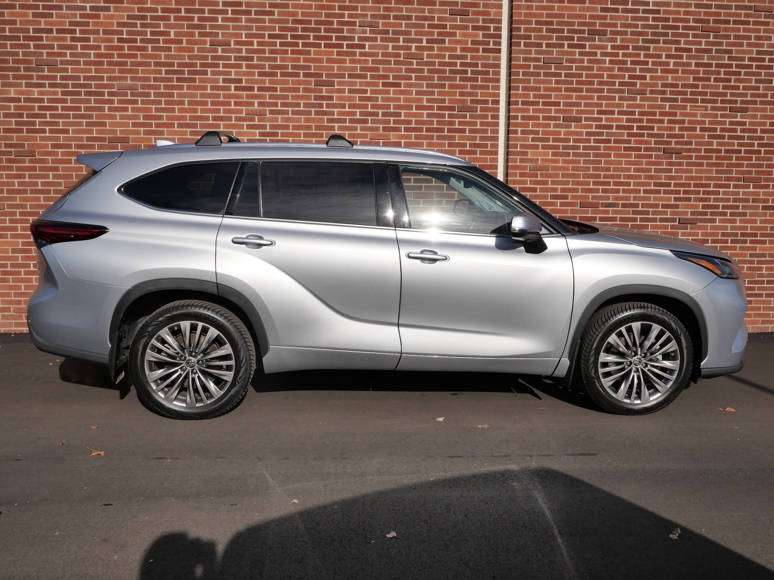 Used 2020 Toyota Highlander Platinum image 26