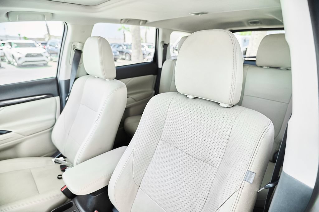Used 2016 Mitsubishi Outlander SEL FWD image 34