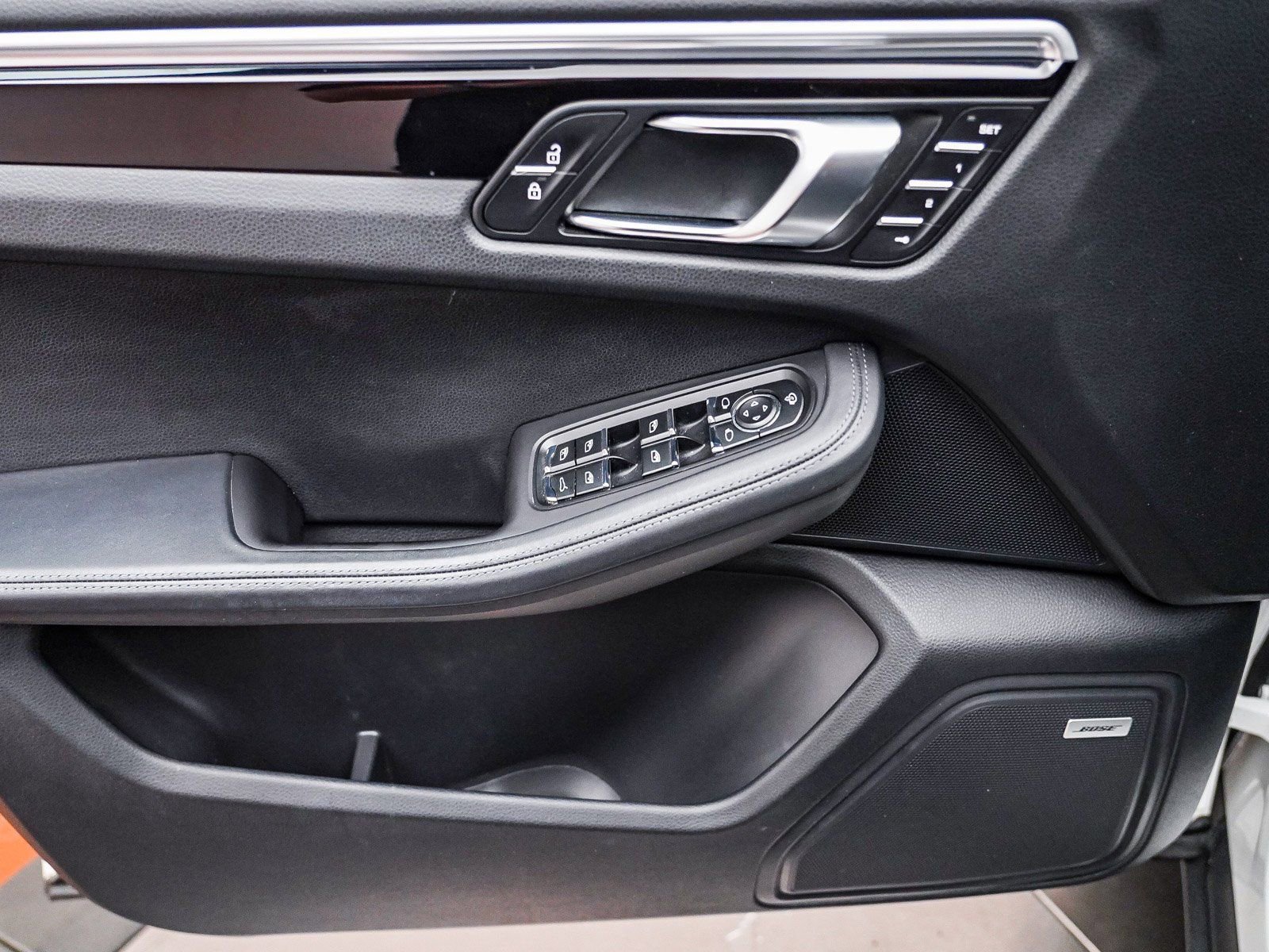 Certified 2022 Porsche Macan S image 26