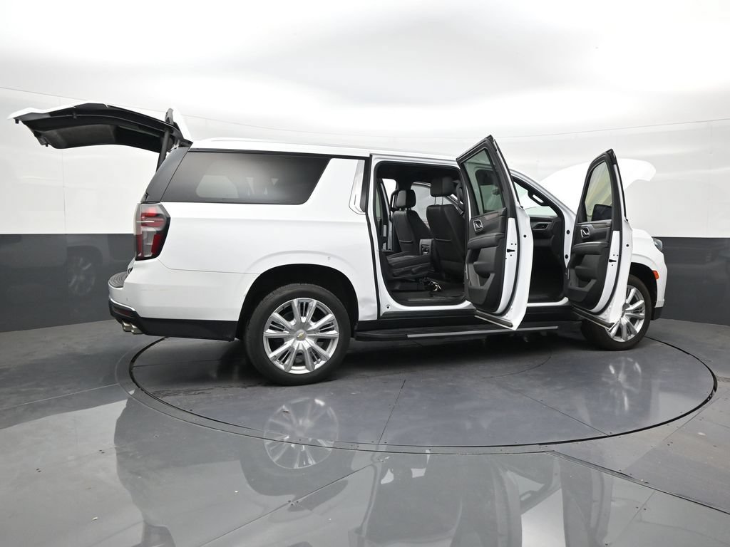 Used 2022 Chevrolet Suburban High Country RWD image 27