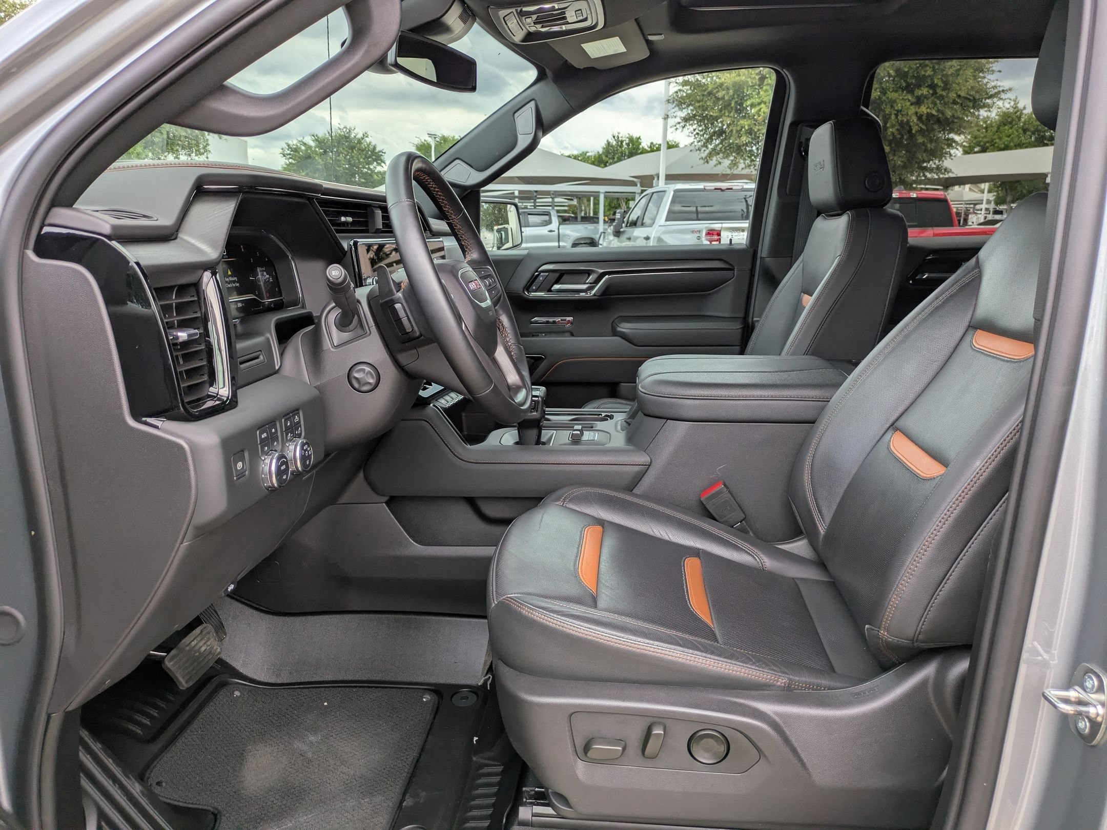 Certified 2024 GMC Sierra 1500 AT4 w/ AT4 Premium Package AWD/4WD image 9
