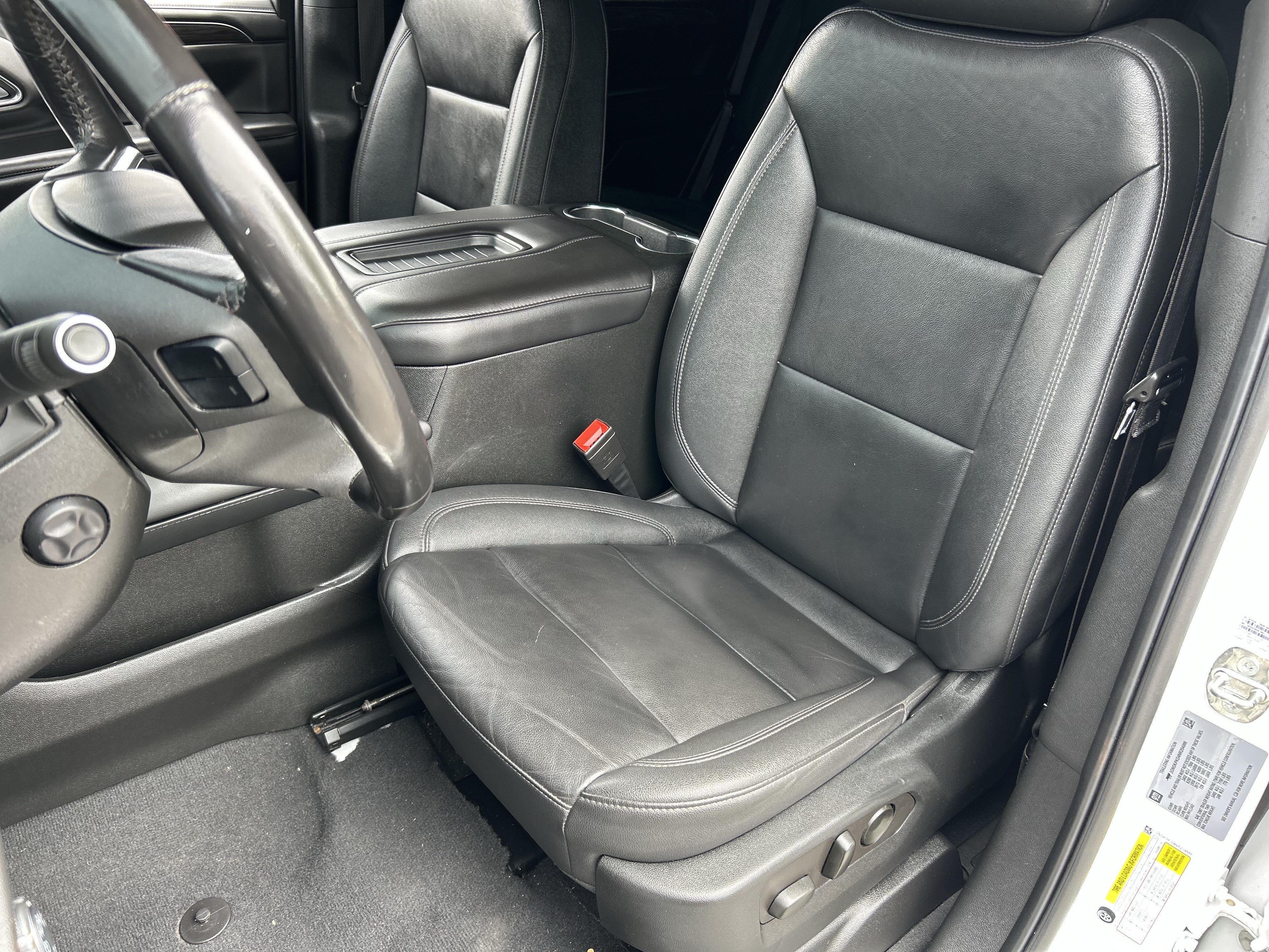 Used 2022 Chevrolet Tahoe Z71 w/ Luxury Package AWD/4WD image 19