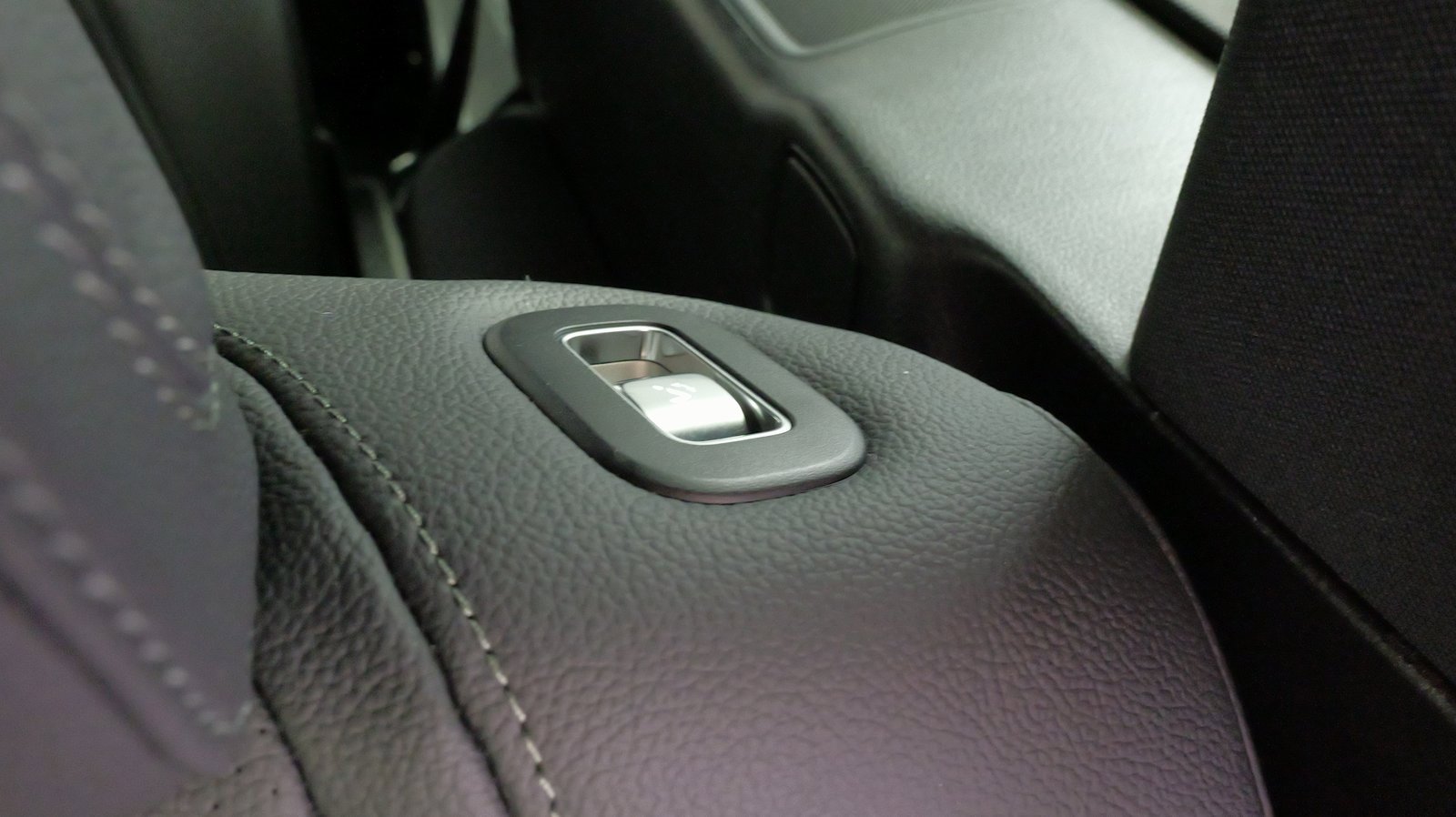 Used 2024 Mercedes-Benz GLS 450 4MATIC w/ AMG Line Exterior image 44