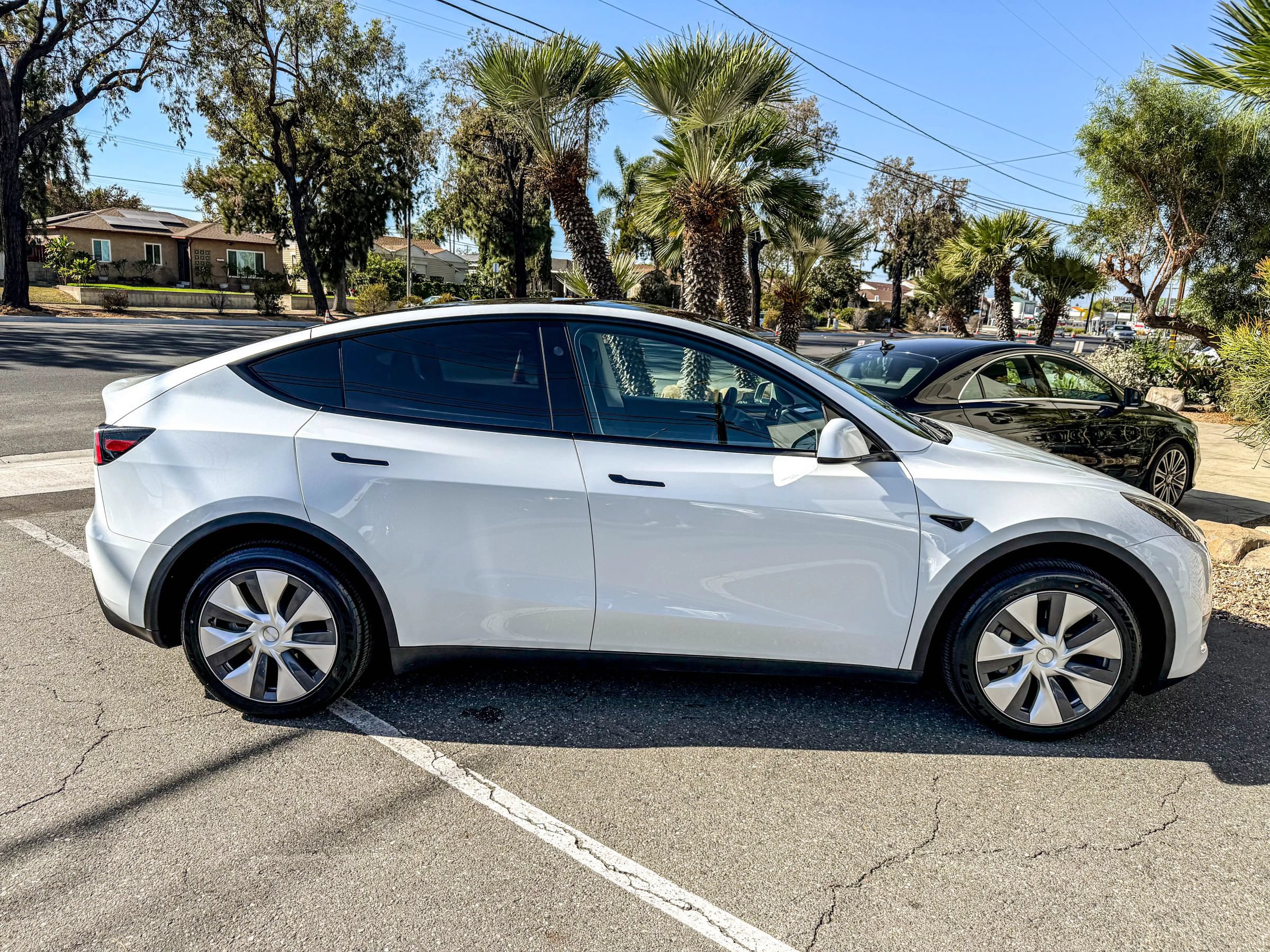 Used 2024 Tesla Model Y Long Range AWD/4WD image 16