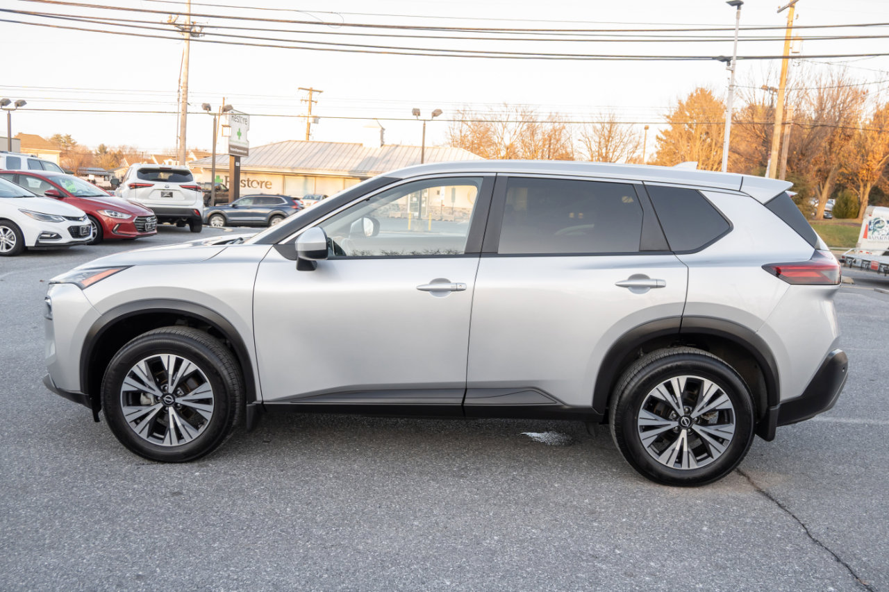 Used 2023 Nissan Rogue SV image 9