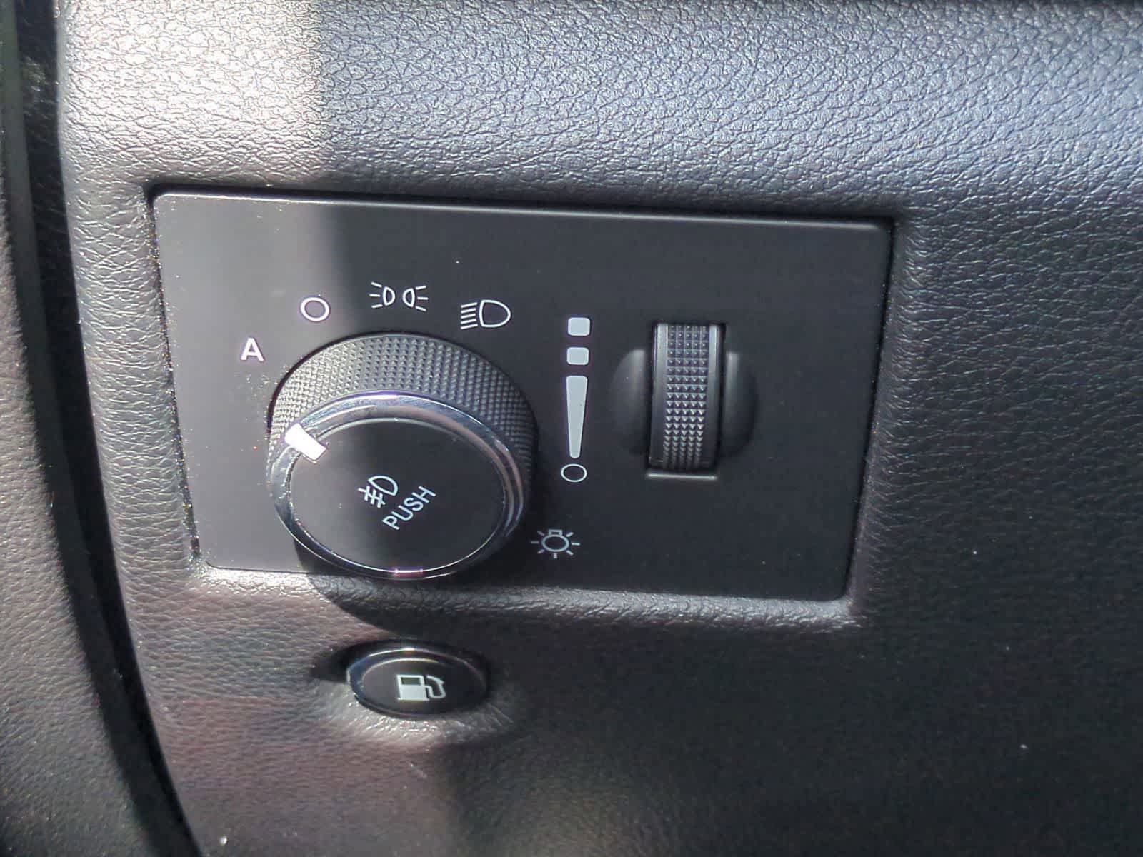 Used 2019 Jeep Grand Cherokee Limited AWD/4WD image 29
