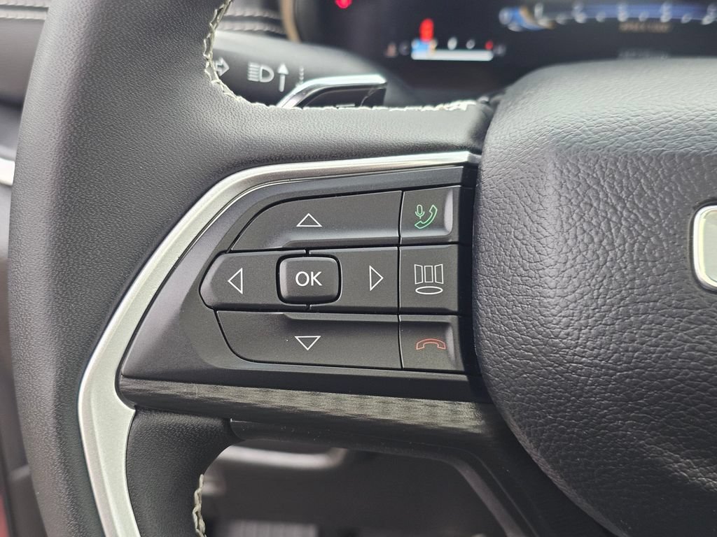 Used 2023 Jeep Grand Cherokee L Laredo AWD/4WD image 31