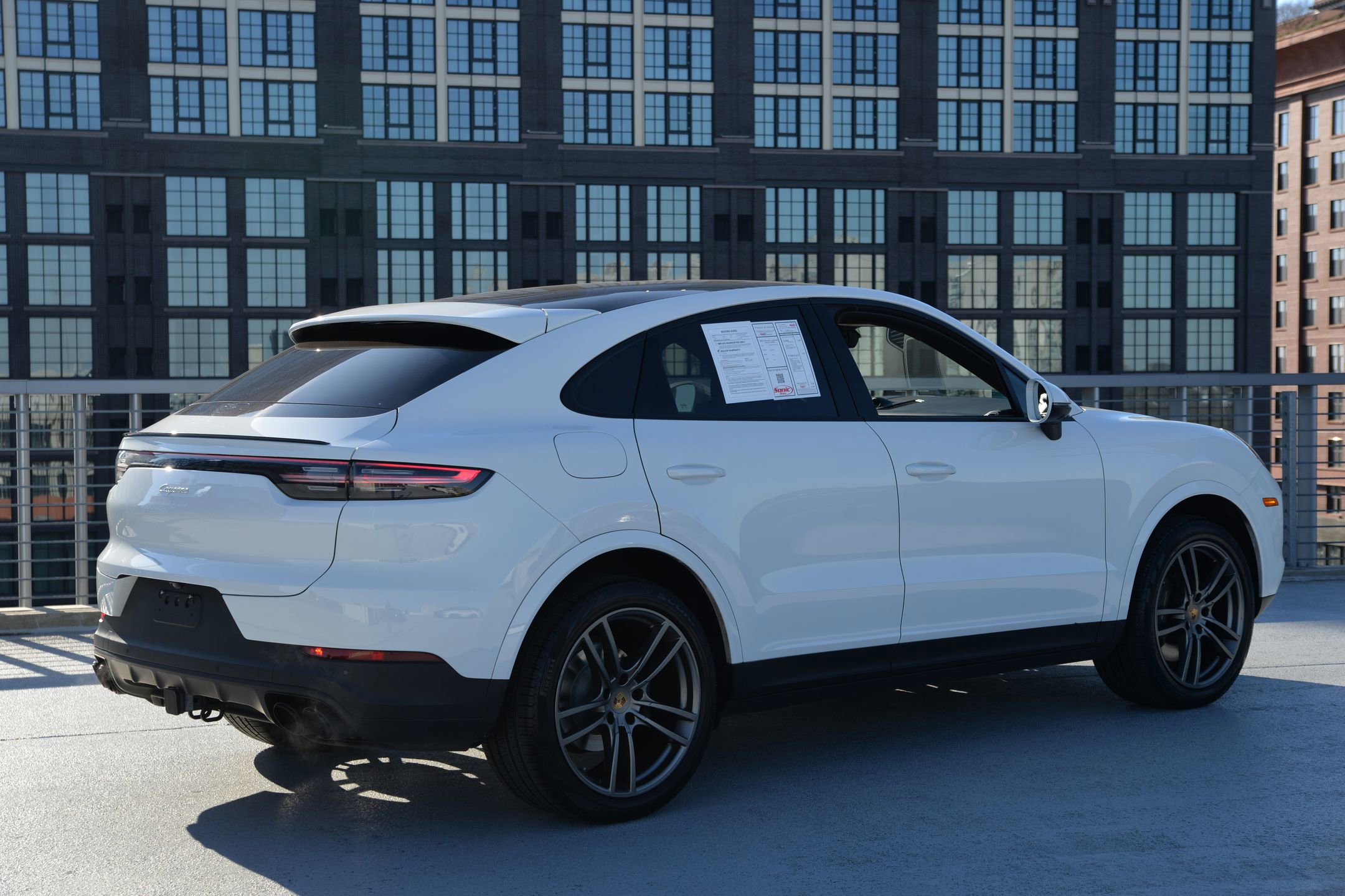 Certified 2023 Porsche Cayenne Platinum Edition image 9