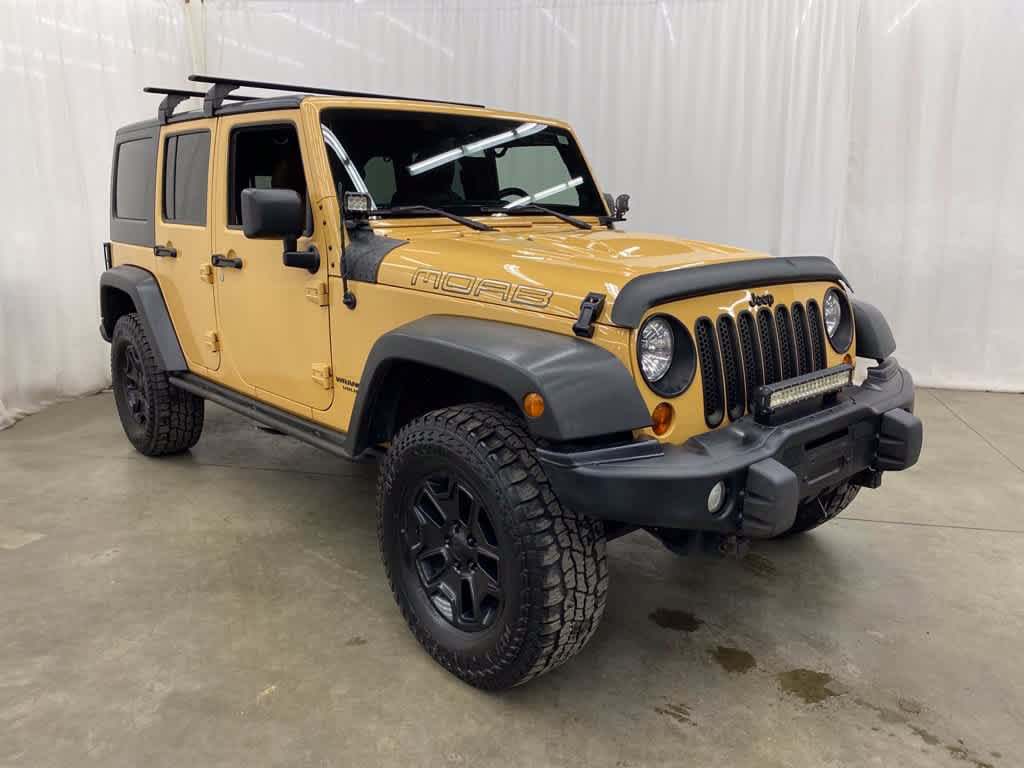 Used 2013 Jeep Wrangler Unlimited Sahara AWD/4WD image 8