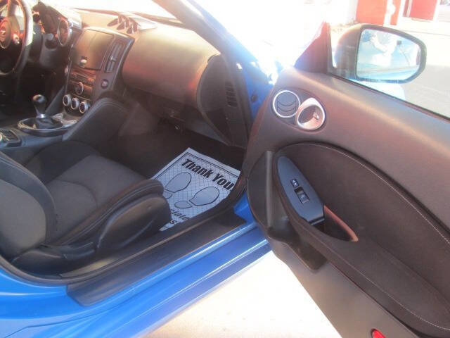 Used 2009 Nissan 370Z Coupe image 13