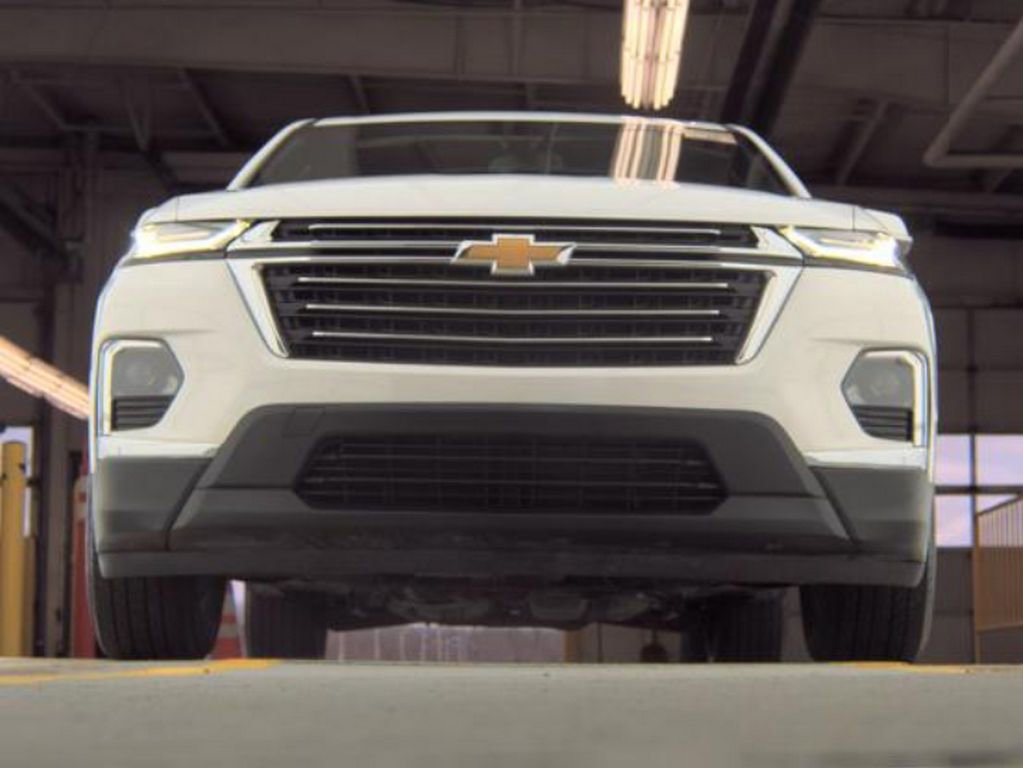 Used 2023 Chevrolet Traverse LT w/ LPO, Floor Liner Package image 3