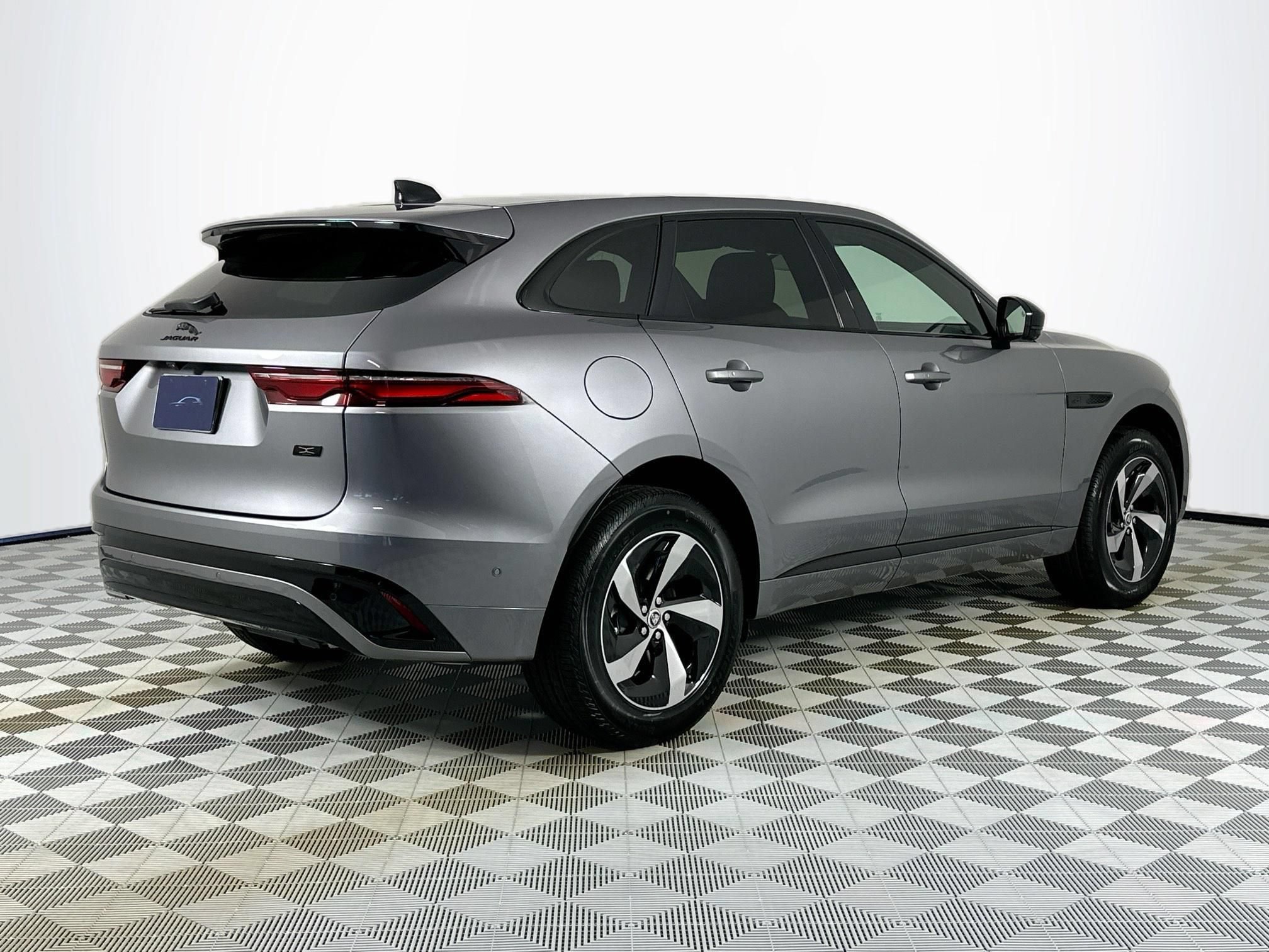 Certified 2026 Jaguar F-PACE R-Dynamic S AWD/4WD image 5