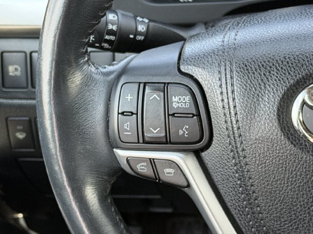 Used 2015 Toyota Highlander Limited Platinum AWD/4WD image 13