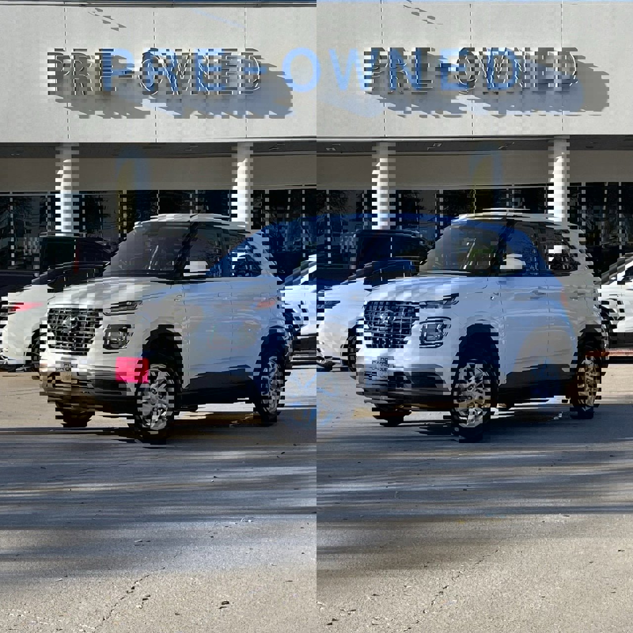 Used 2025 Hyundai Venue SE image 1